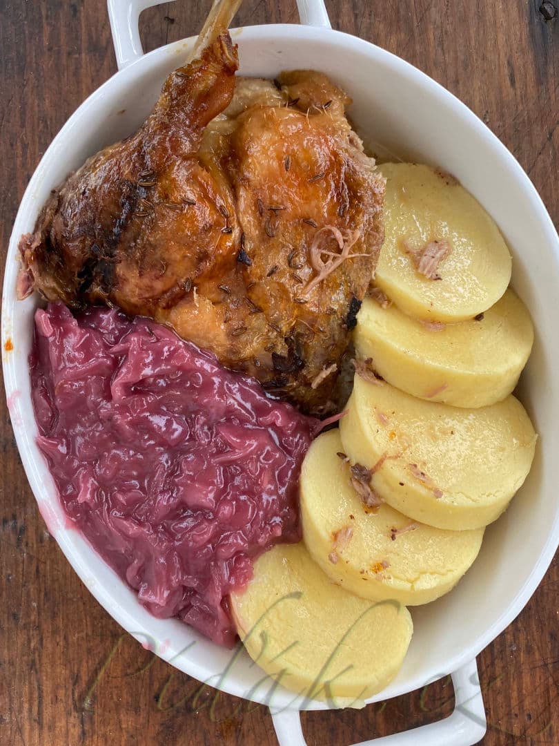 1. obrázek Kachna s červeným zelím a bramborovým knedlíkem 