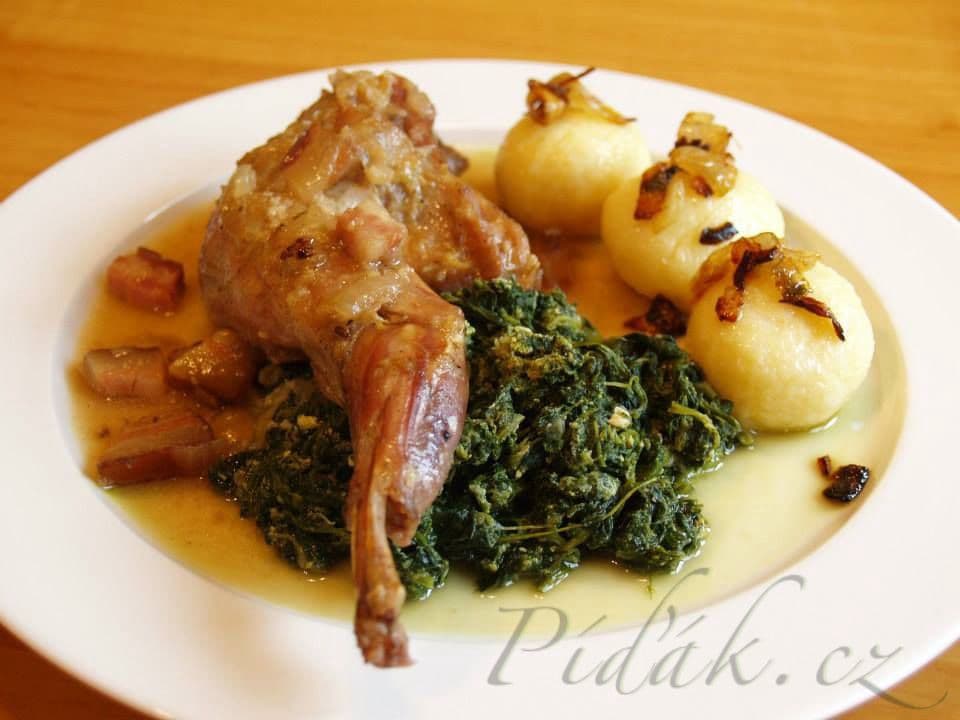 1. obrázek Králík na česneku se špenátem a bramborovými knedlíky