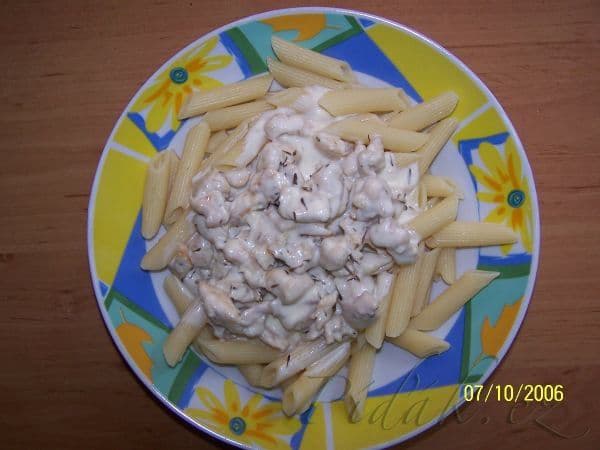 1. obrázek Těstoviny s kuřecím masem a smetanovou omáčkou