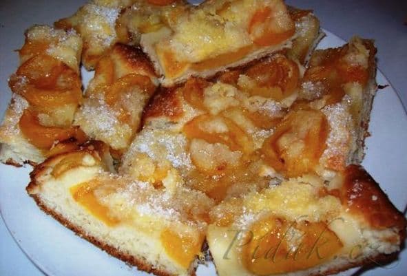 1. obrázek Litý koláč s meruňkami