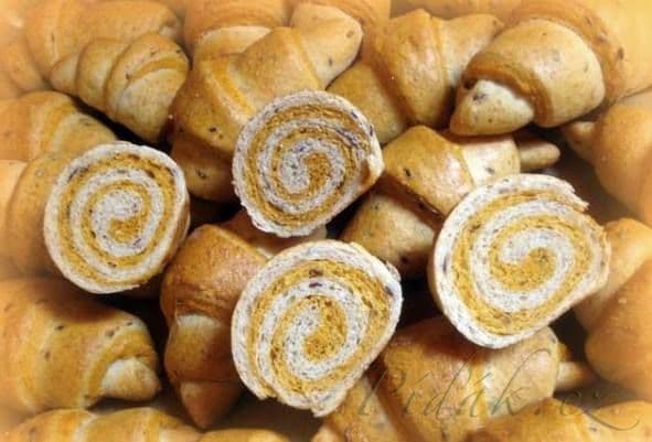 1. obrázek Dvoubarevné rohlíčky se spirálou