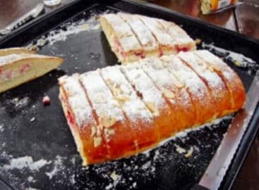 5. obrázek Sladký kysnutý tvarohový polmesiac