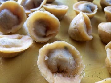 2. obrázek Kuřecí vývar s židovskými kremplach