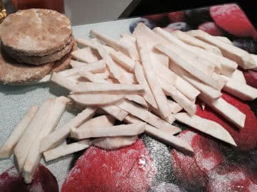 5. obrázek Šmakoun s celerovými hranolky cuketou a salátem